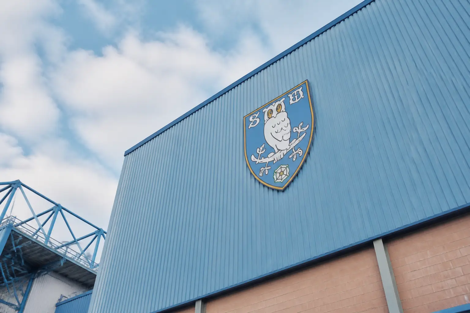 MrQ weitet Sponsoring aus: Neuer Deal mit Sheffield Wednesday zur Saison 2026 und 2027